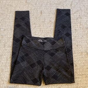 🧘🏻‍♀️ SO SIZE SMALL BLACK & GRAY GEOMETRIC LEGGINGS